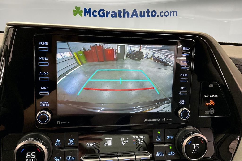 2021 Toyota Highlander Hybrid LE photo 19