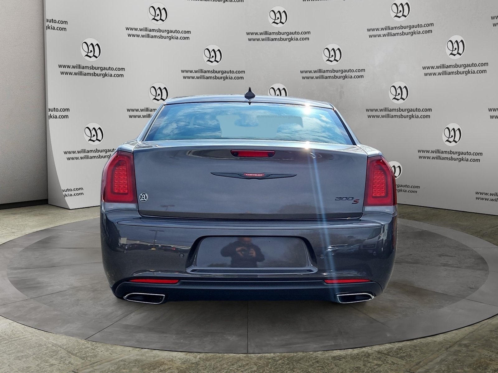 2023 Chrysler 300 S photo 4