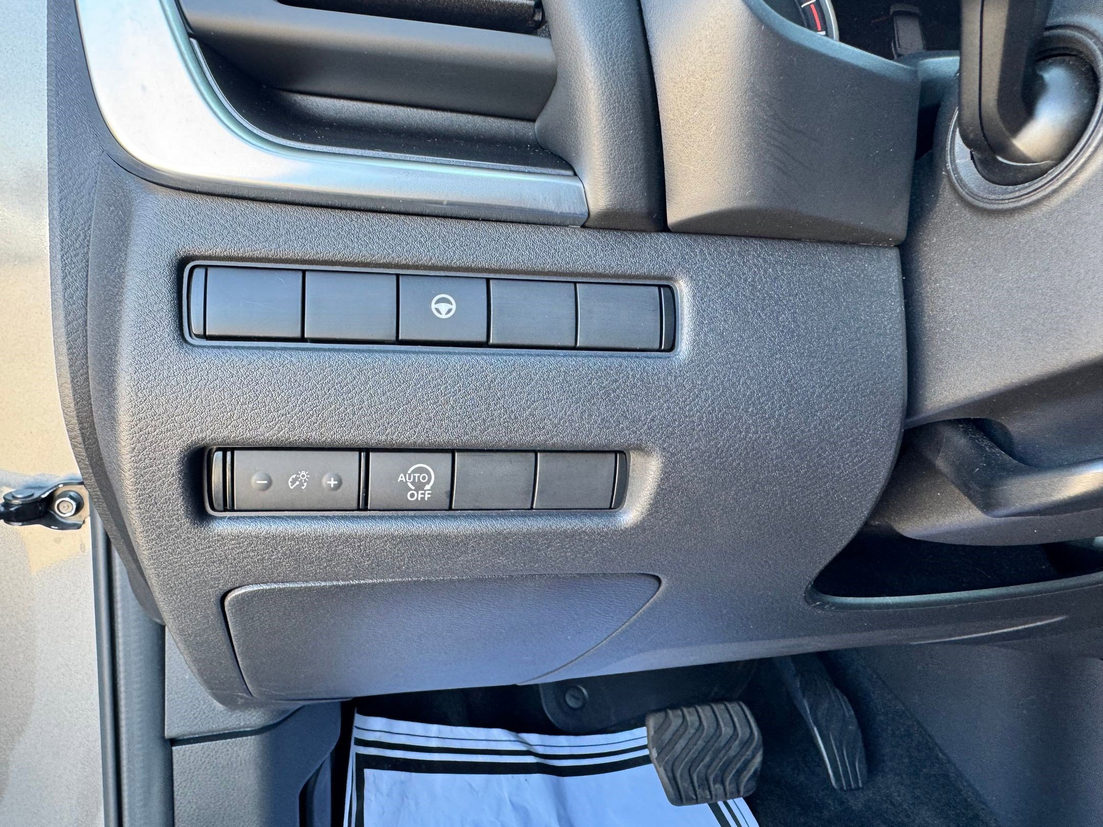 2023 Nissan Rogue SV photo 19