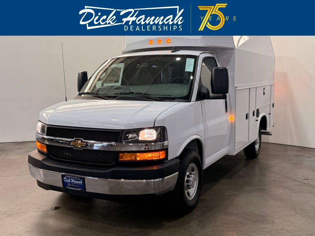 2025 Chevrolet Express Cutaway Base's photo