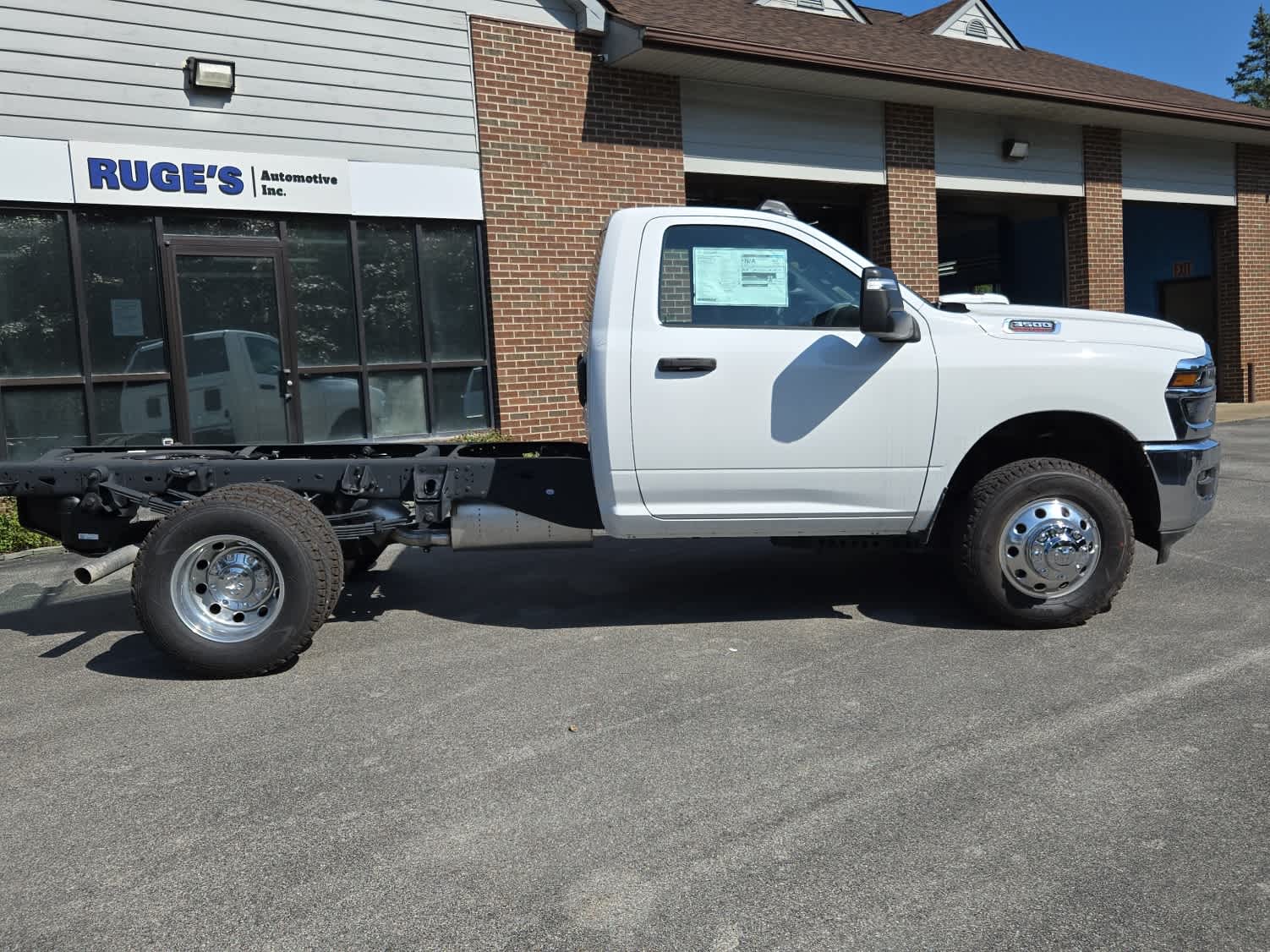 2025 Ram 3500 Tradesman photo 3