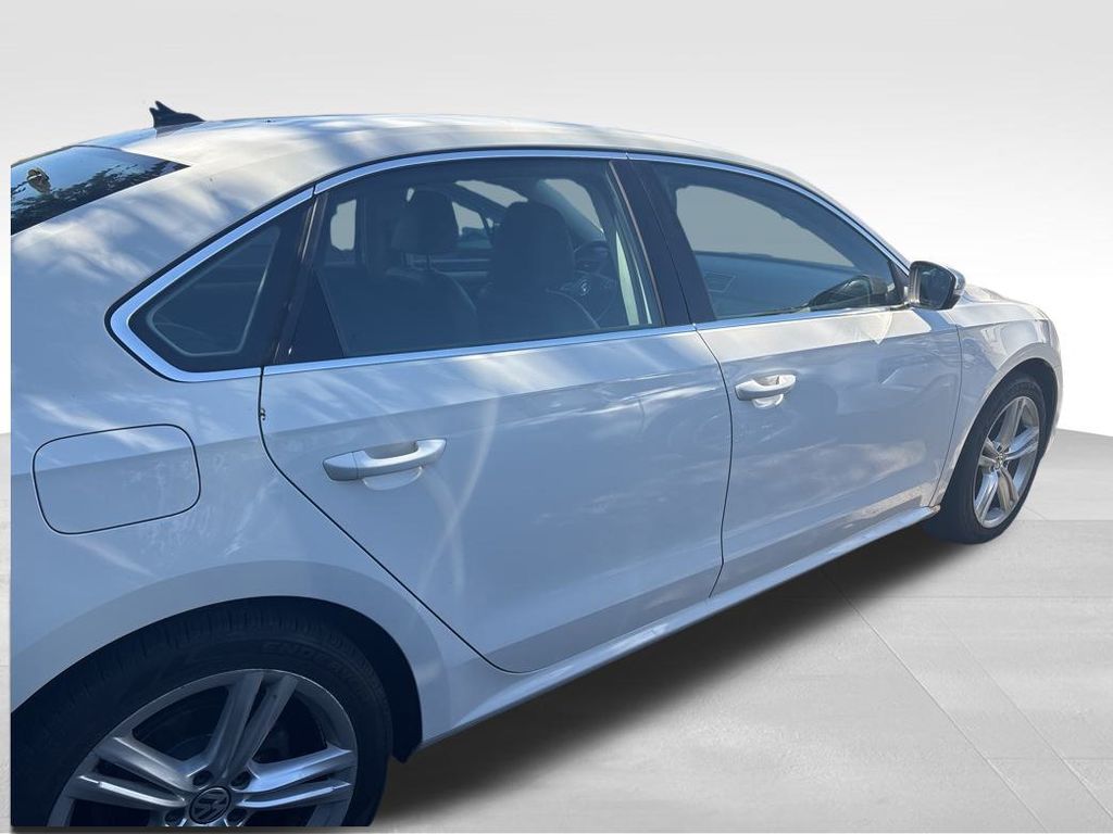 2014 Volkswagen Passat SE photo 6
