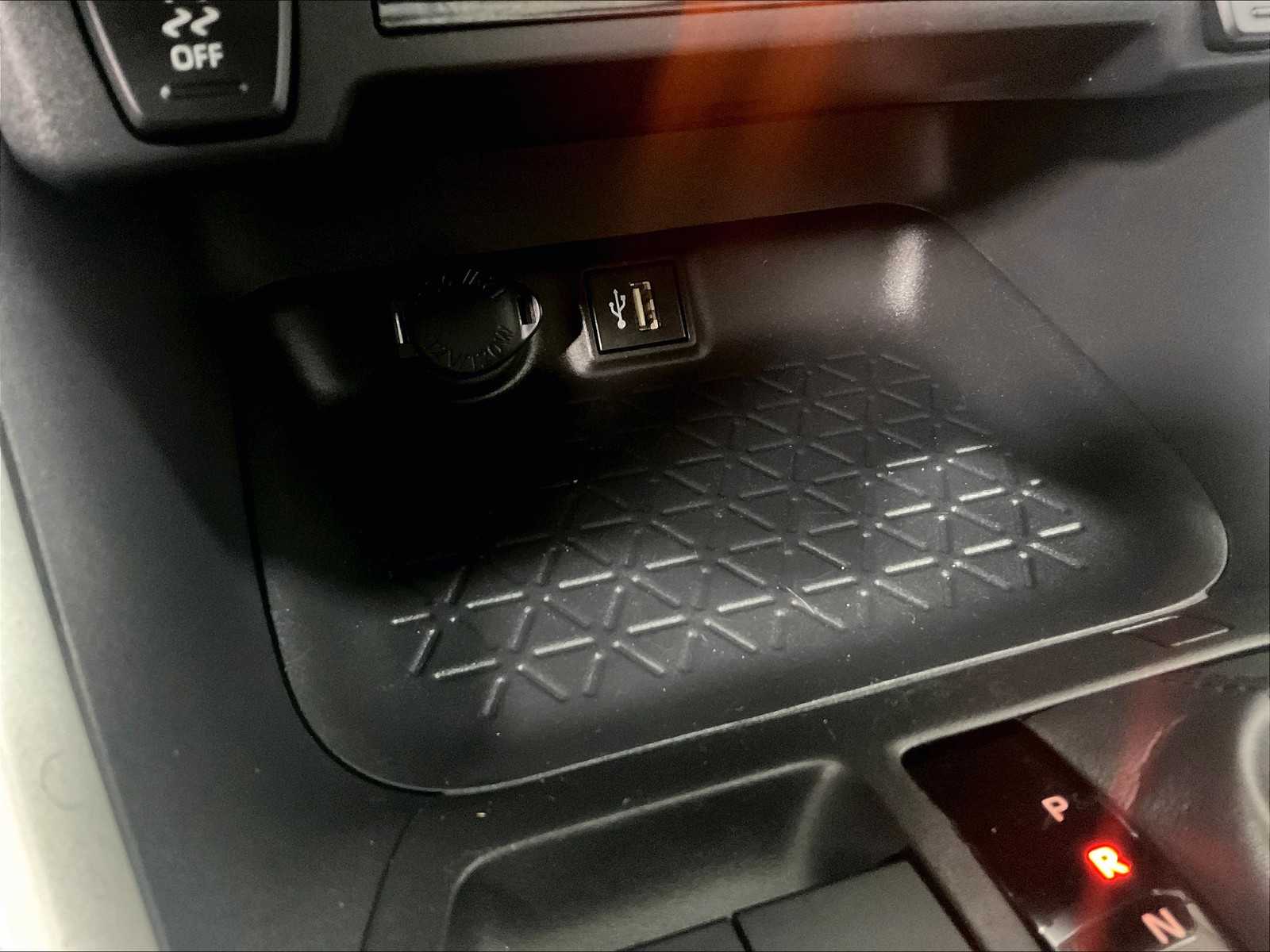 2023 Toyota RAV4 XLE photo 25