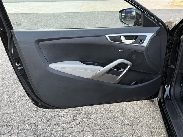 2012 Hyundai Veloster Base photo 26