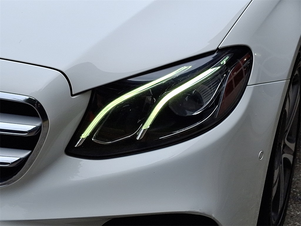 2018 Mercedes Benz E 300 4MATIC Sedan photo 9