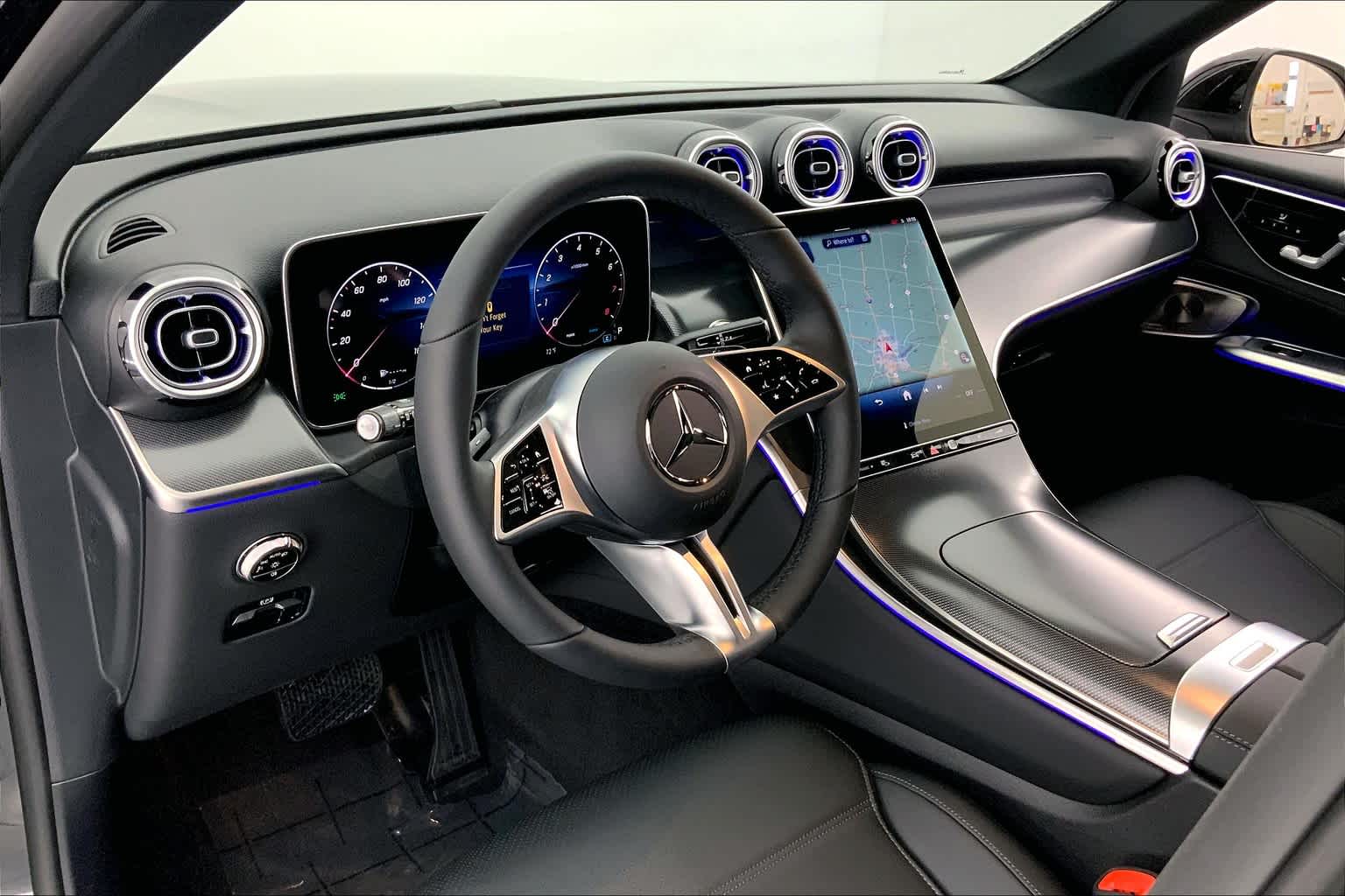 2025 Mercedes Benz GLC 300 4MATIC photo 2