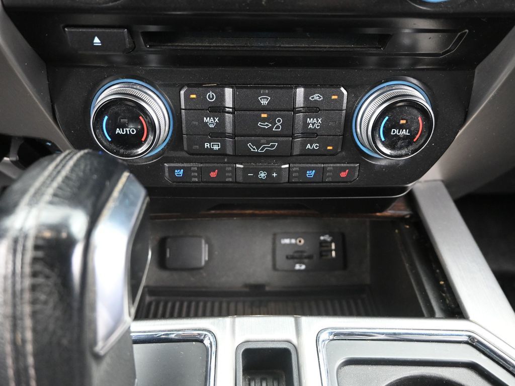 2015 Ford F-150 Platinum photo 15