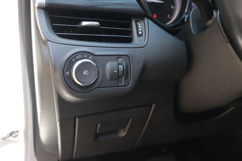 2020 Buick Envision Essence photo 9