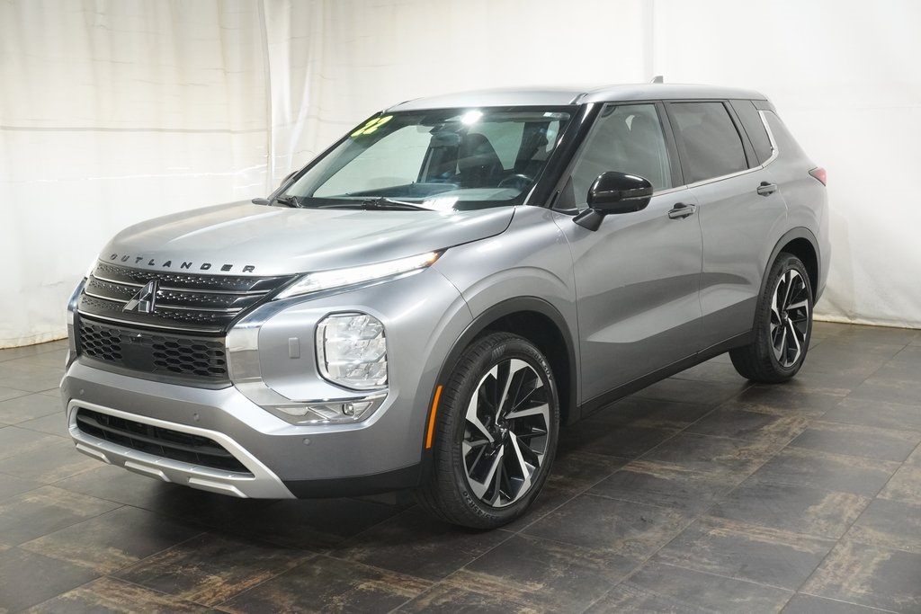 2022 Mitsubishi Outlander SE photo 2