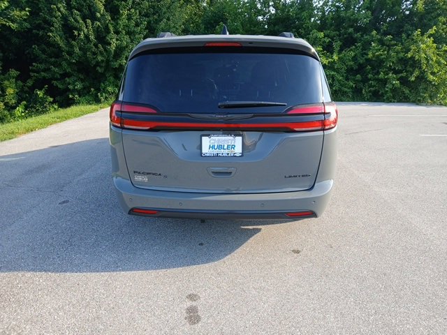 2025 Chrysler Pacifica Limited photo 4