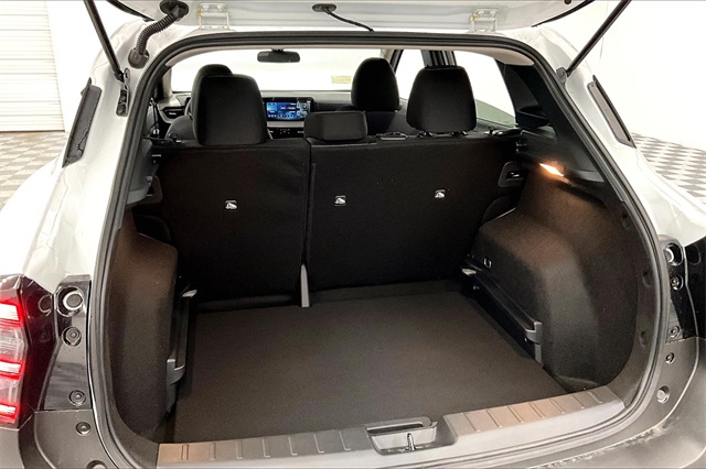2025 Nissan Kicks SV photo 32