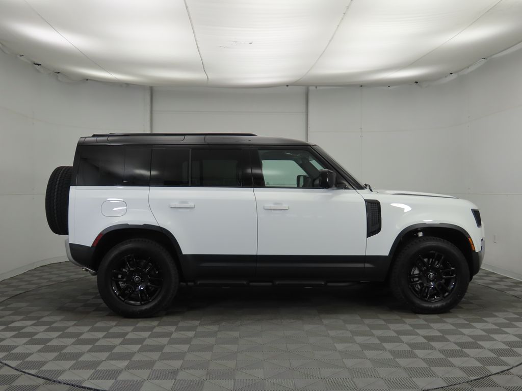 2025 Land Rover Defender 110 S photo 4