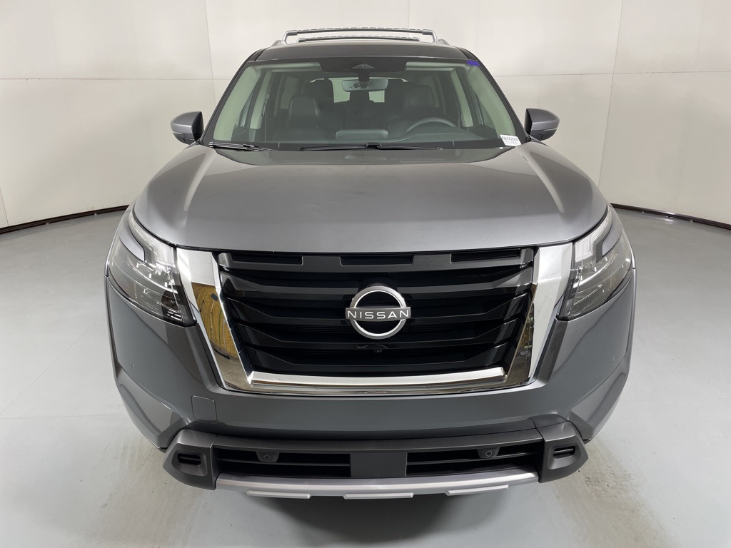2025 Nissan Pathfinder SL photo 3