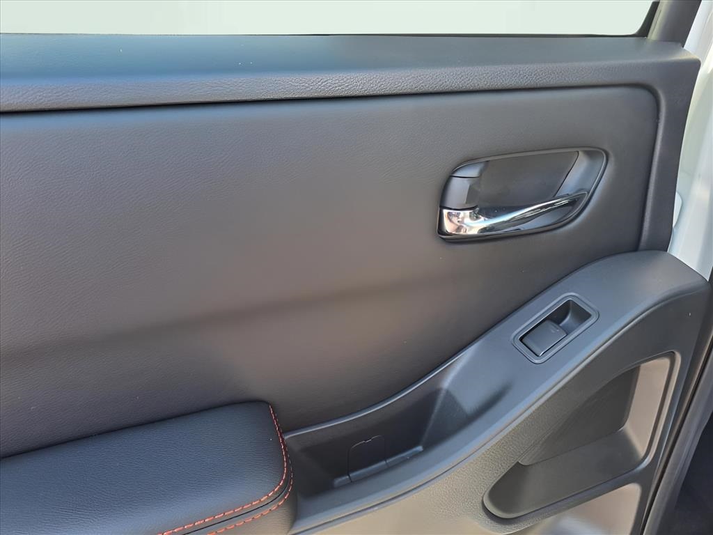 2025 Nissan Frontier PRO-4X photo 8