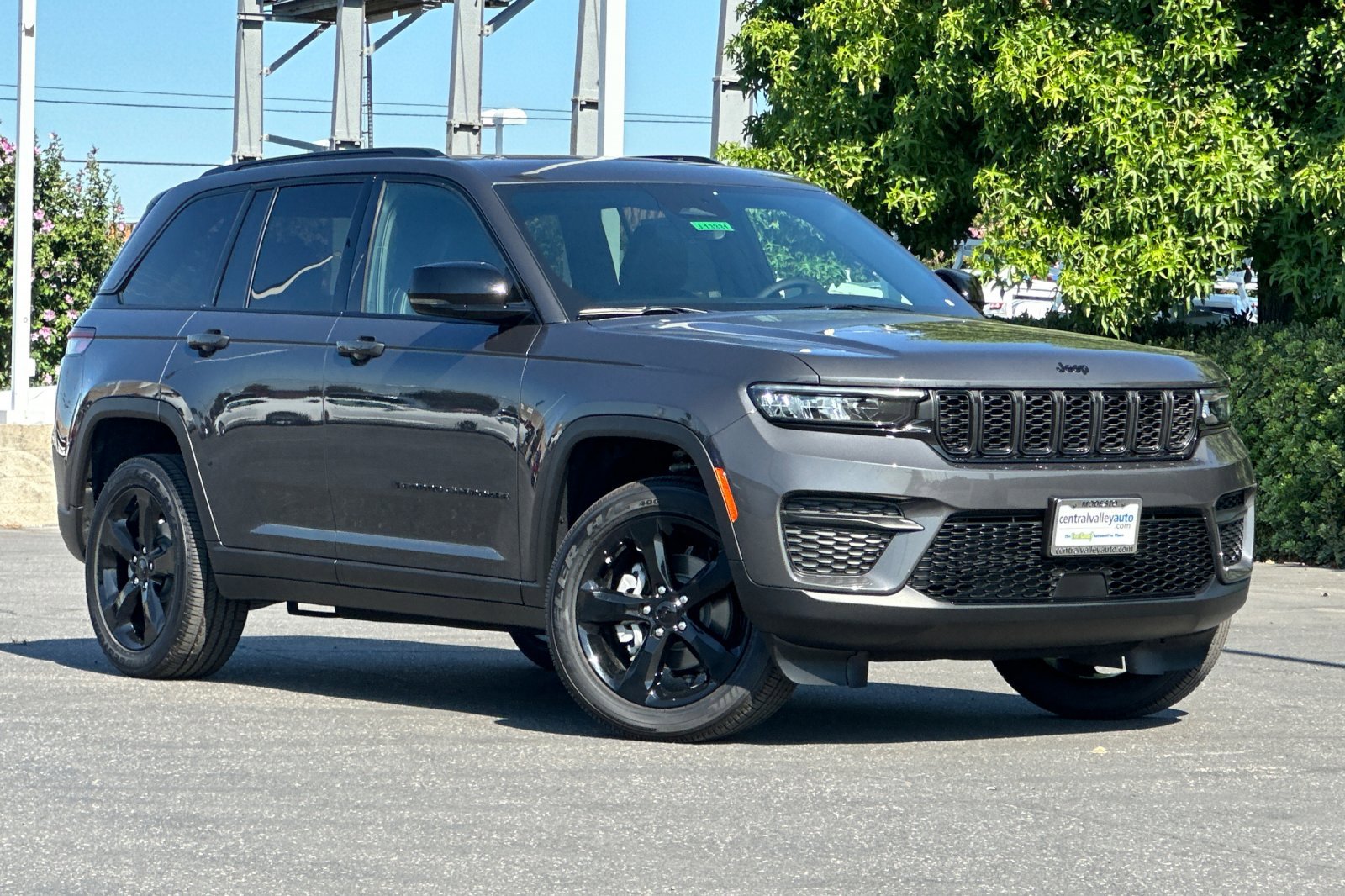2025 Jeep Grand Cherokee Altitude X photo 2