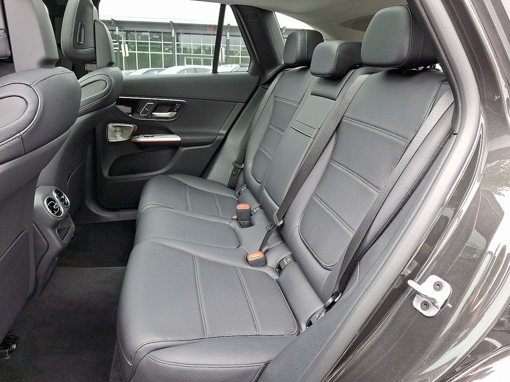 2025 Mercedes Benz GLC 350e 4MATIC photo 3