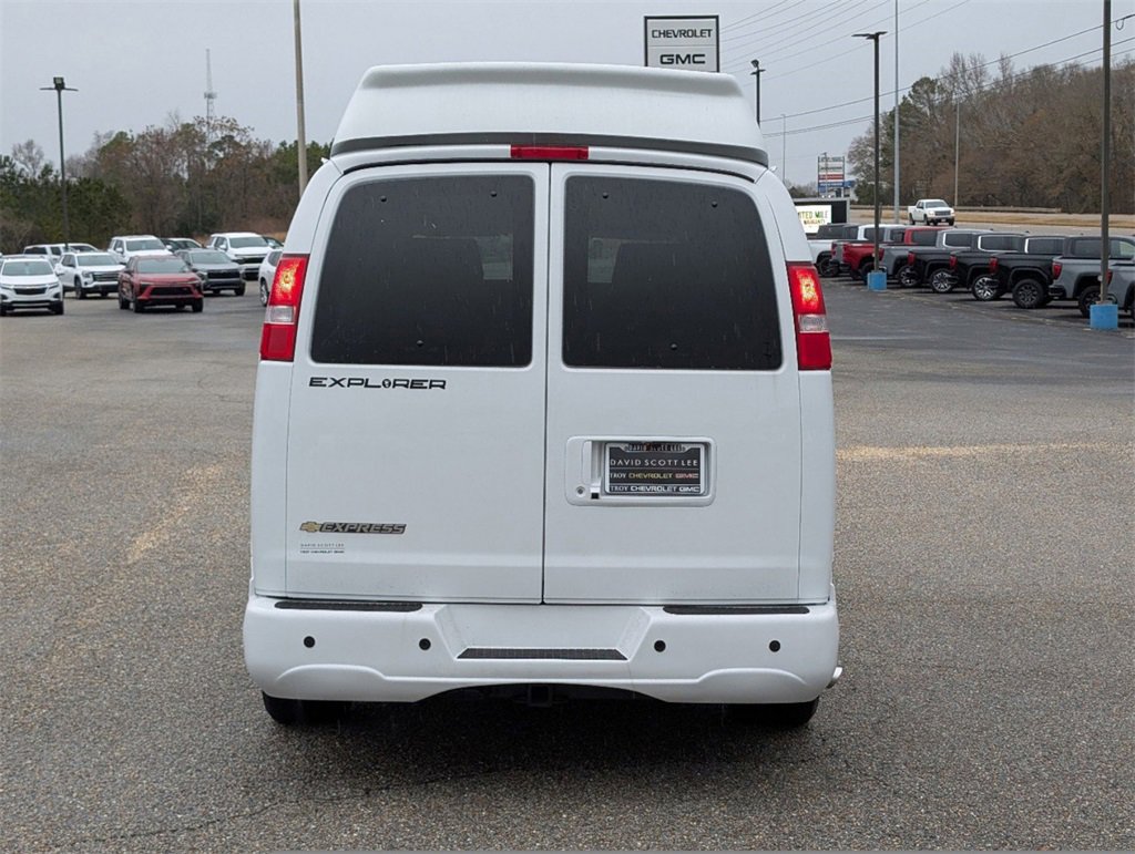 2025 Chevrolet Express Cargo 2500 photo 4