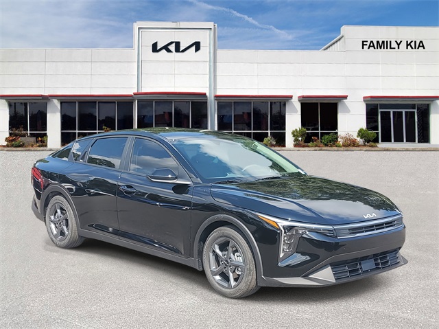 2025 Kia K4 LXS's photo