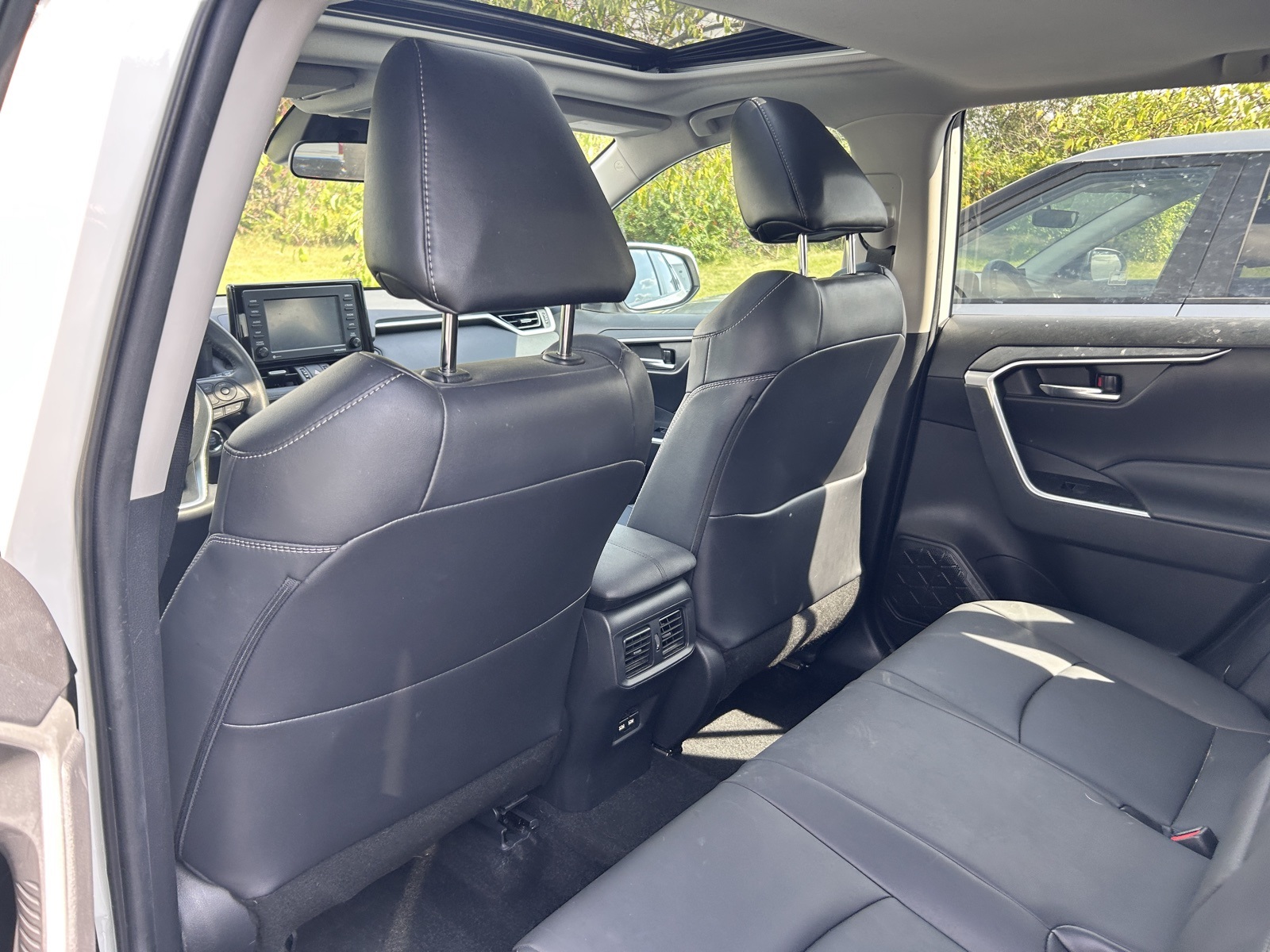 2021 Toyota RAV4 XLE Premium photo 5