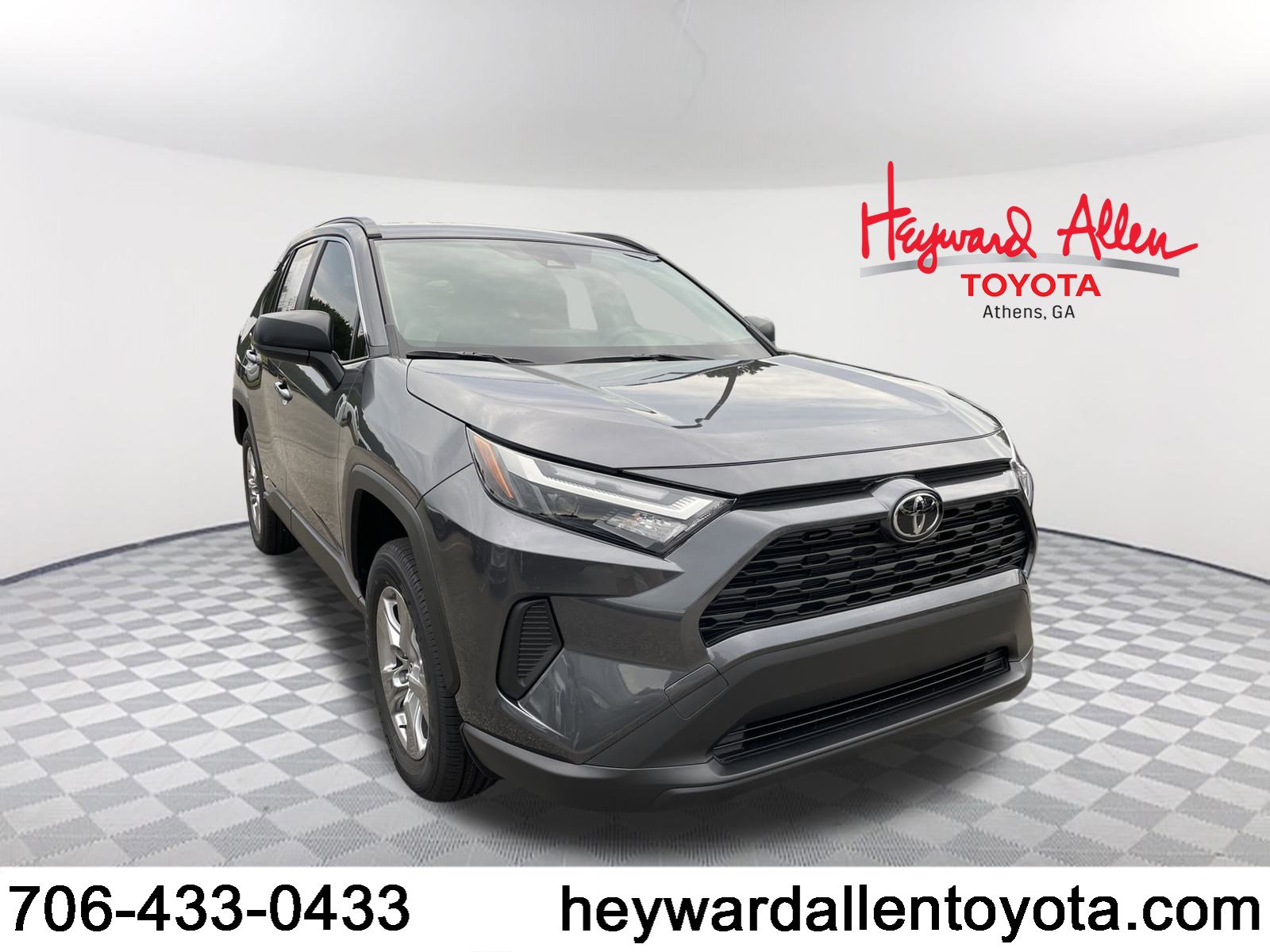 2025 Toyota RAV4 LE's photo