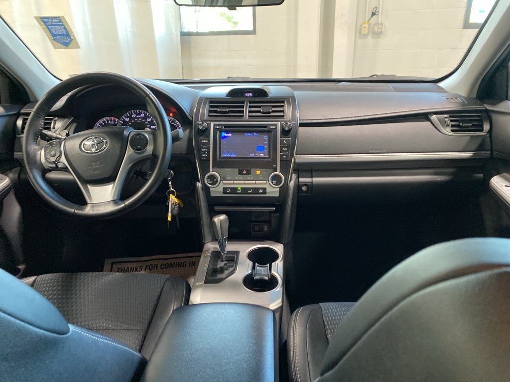 2013 Toyota Camry SE photo 2