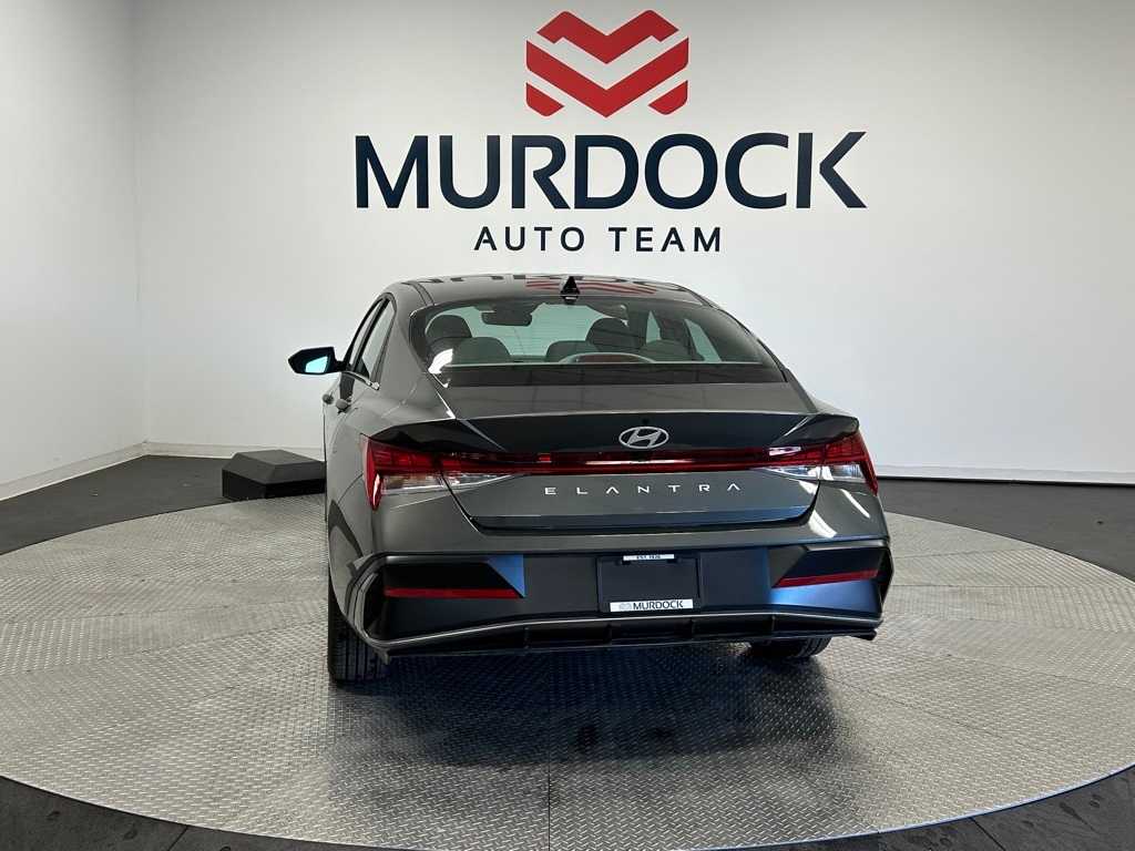 2024 Hyundai Elantra SEL Convenience photo 18