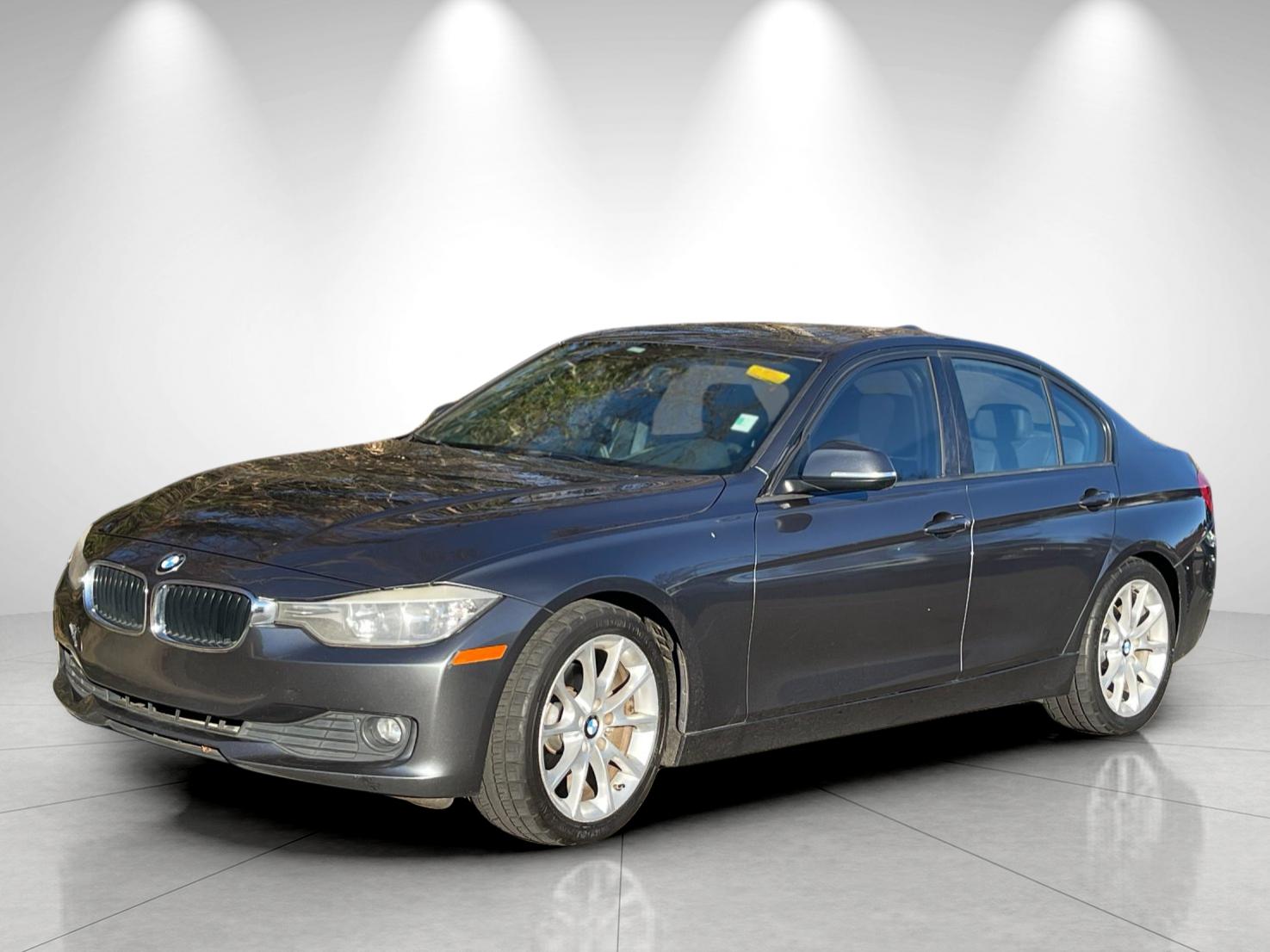 2014 BMW 3 Series 320i's photo