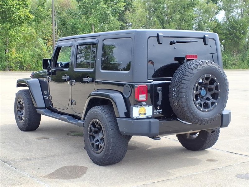 2018 Jeep Wrangler Unlimited Sahara photo 2