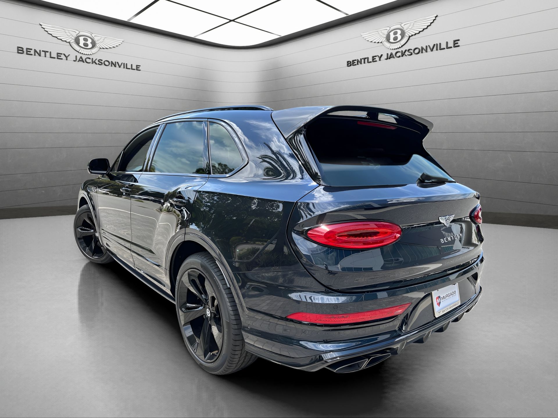 2024 Bentley Bentayga V8 photo 3