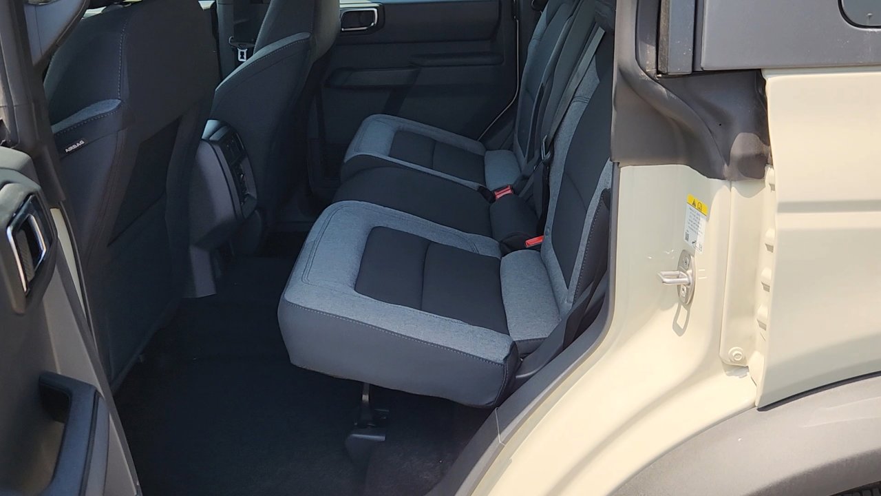 2025 Ford Bronco Base photo 23