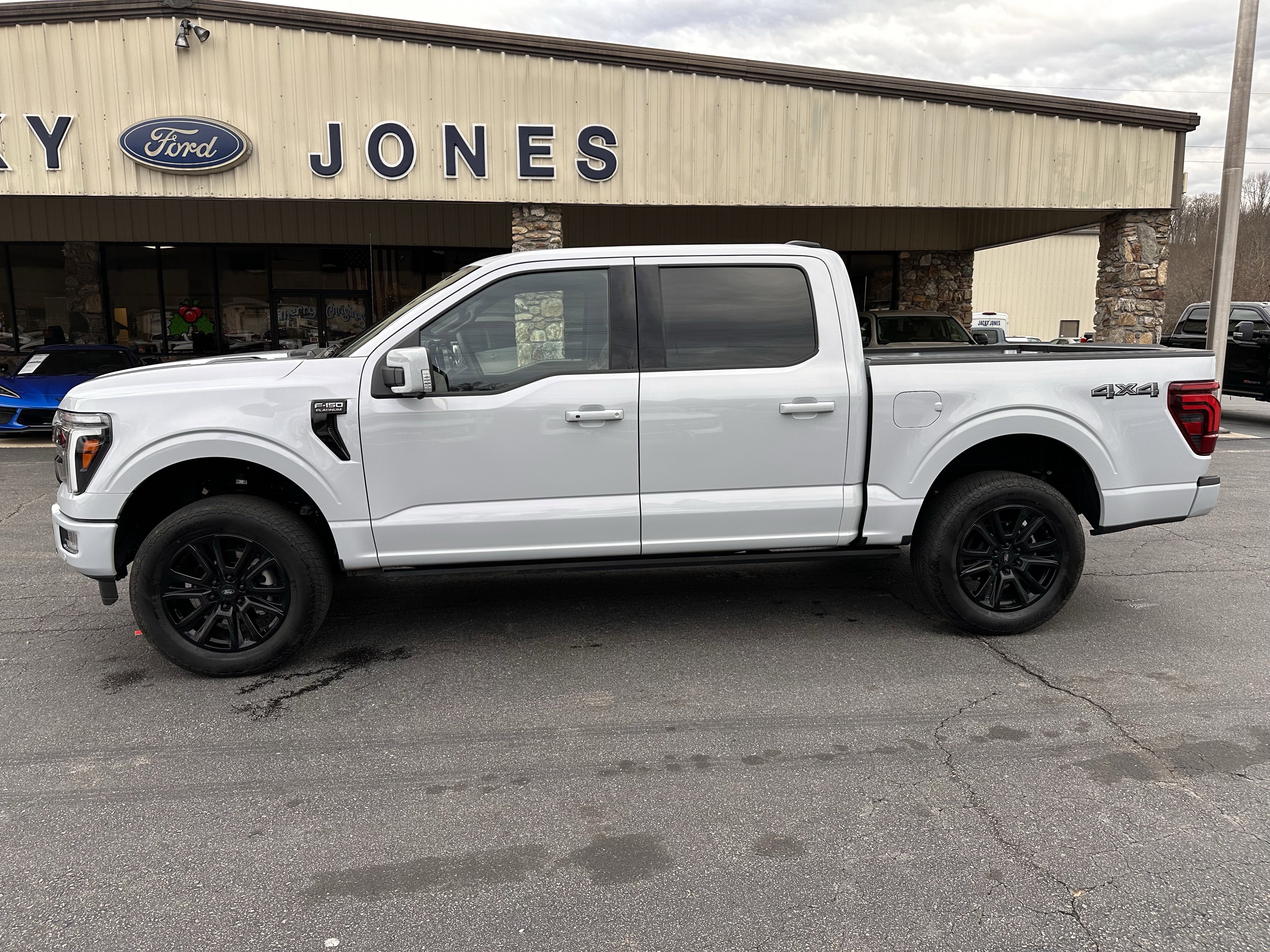 2025 Ford F-150 Platinum's photo