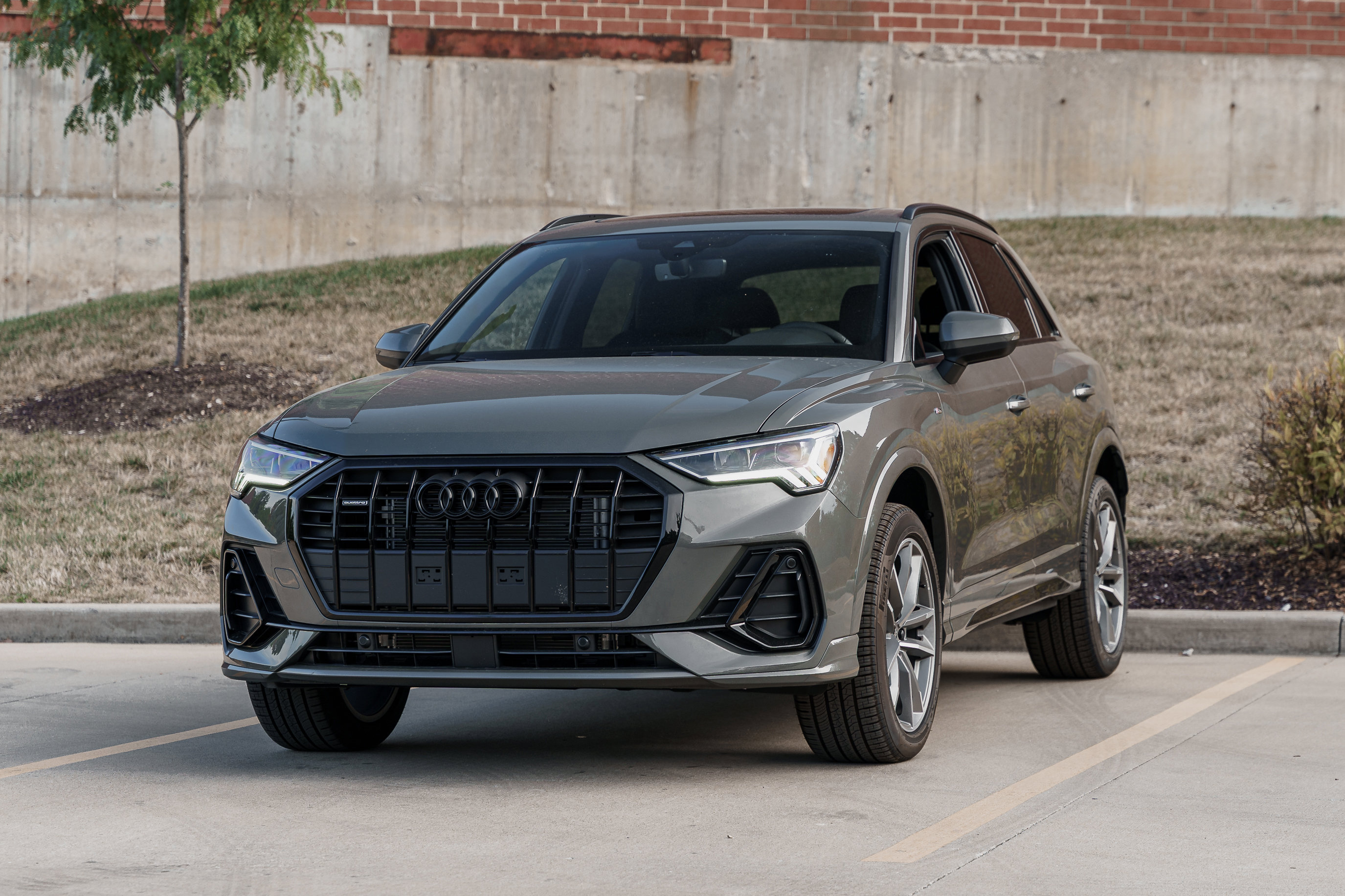 2025 Audi Q3 S line Premium photo 2