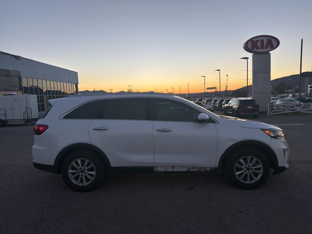 2019 Kia Sorento LX photo 2