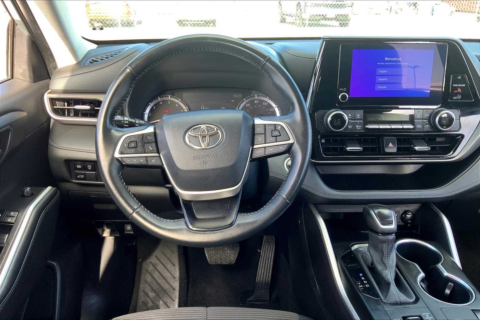 2024 Toyota Highlander LE photo 5