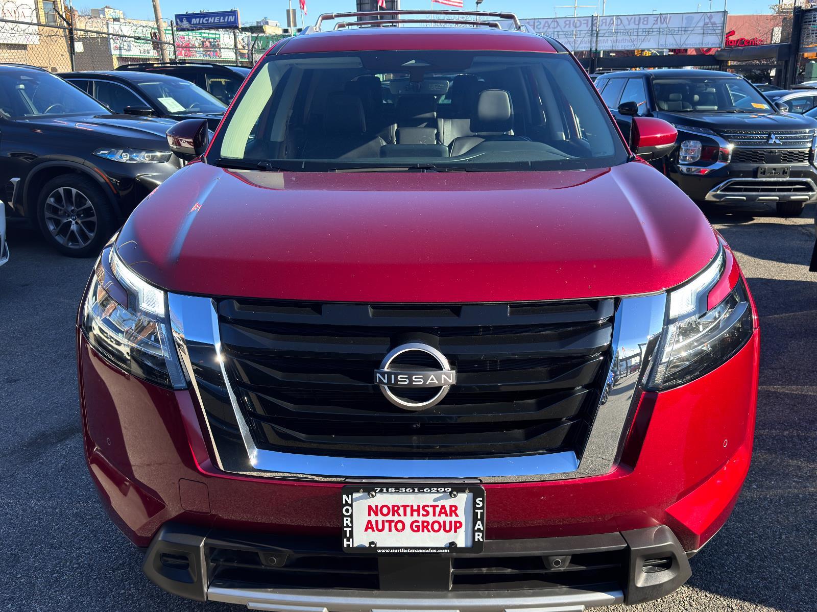 2023 Nissan Pathfinder SL photo 2