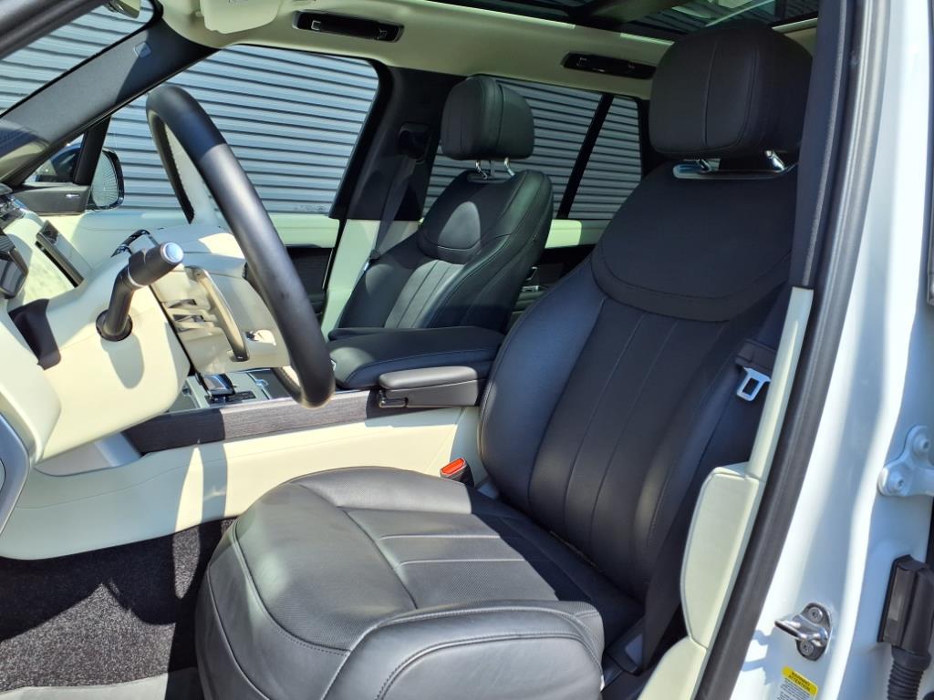 2024 Land Rover Range Rover SE photo 4