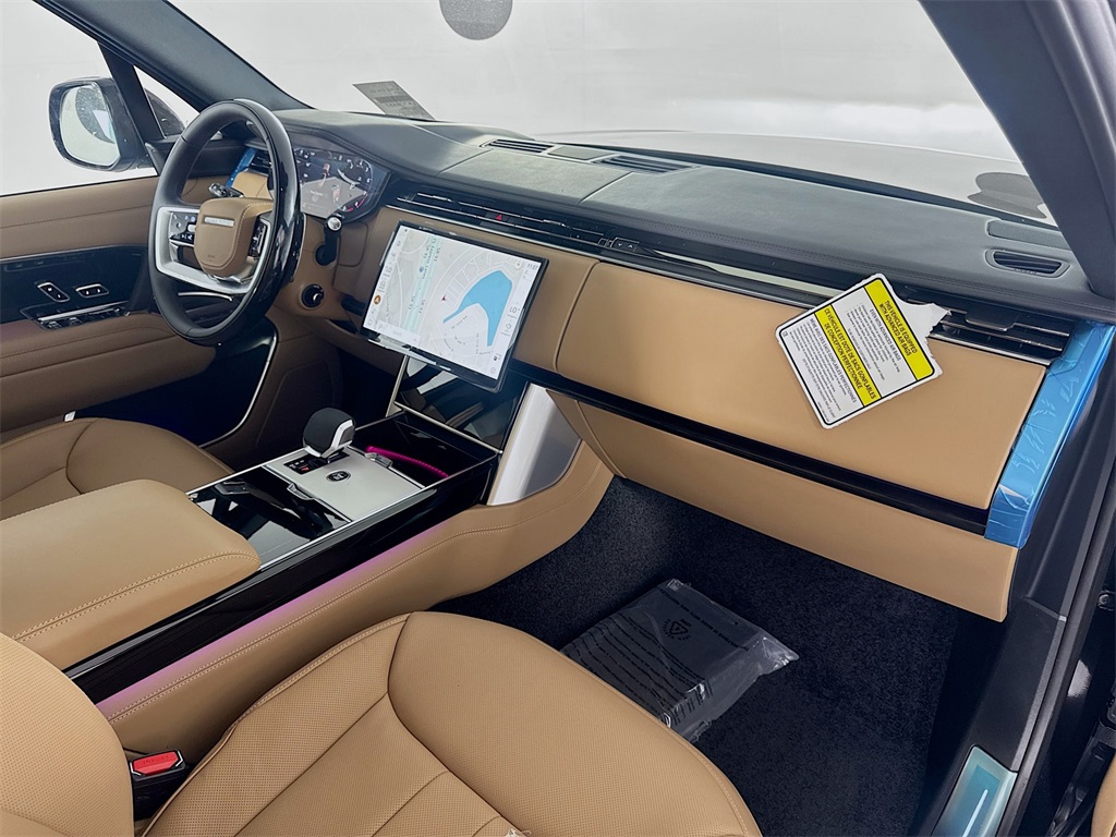 2025 Land Rover Range Rover SE photo 24