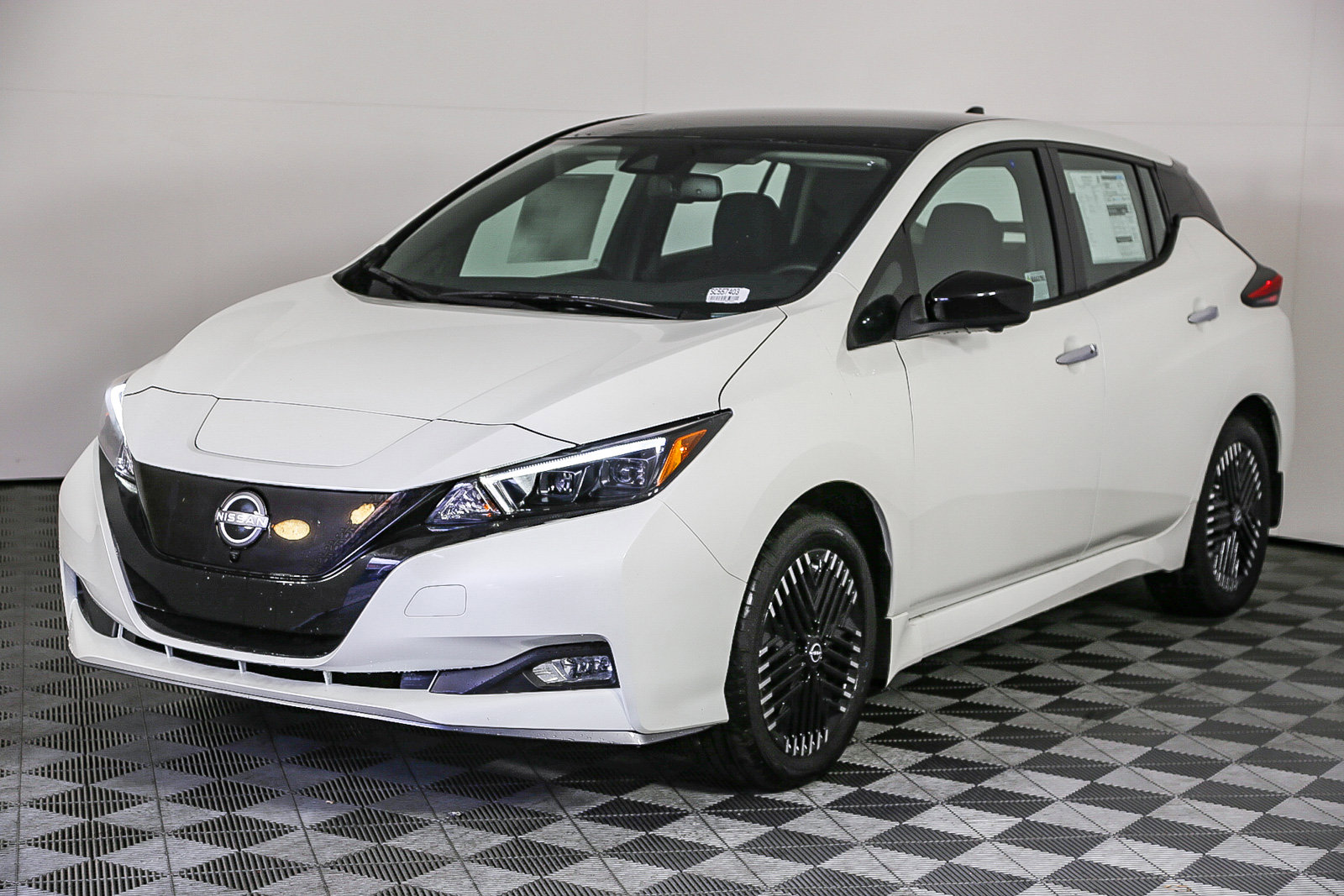 2025 Nissan Leaf SV Plus photo 4