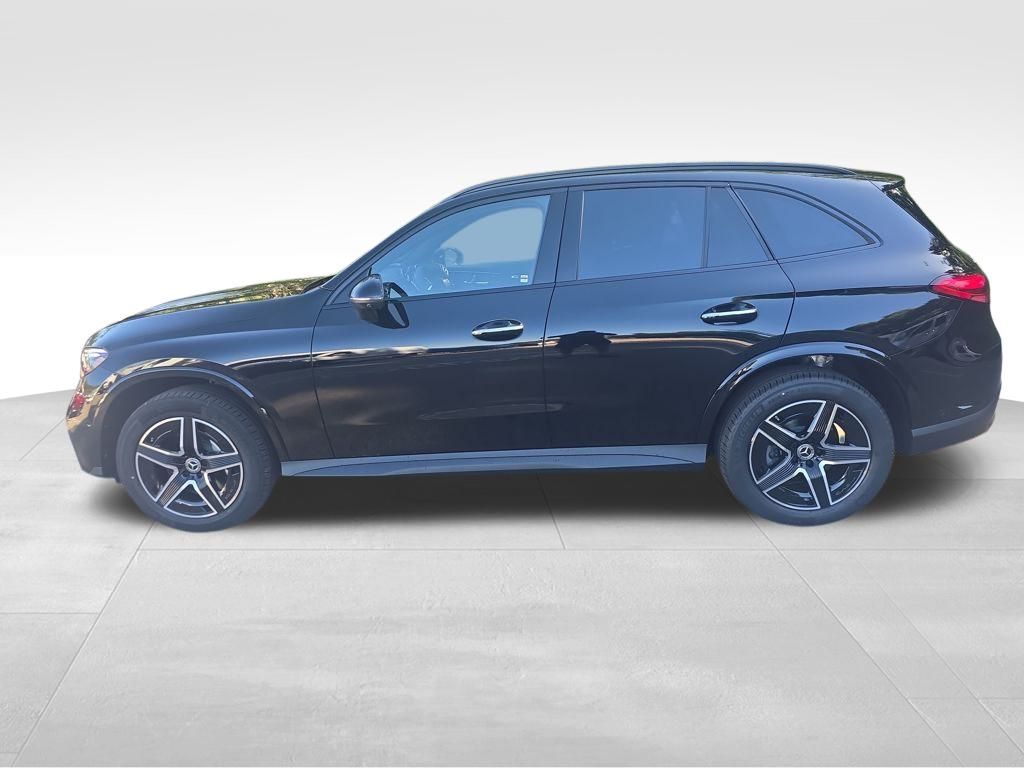 2026 Mercedes Benz GLC 300 4MATIC photo 2
