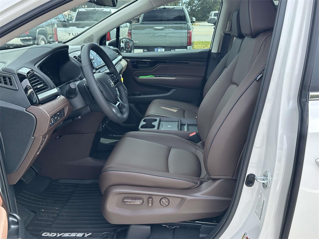 2026 Honda Odyssey Touring photo 4