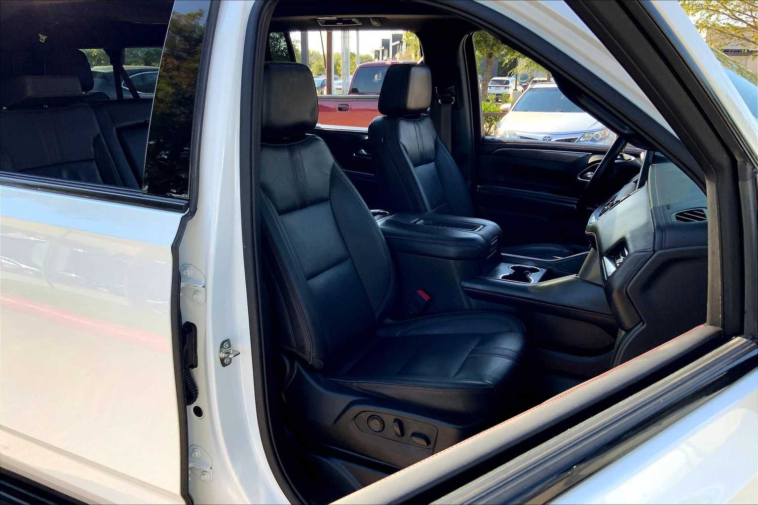 2023 Chevrolet Suburban RST photo 8