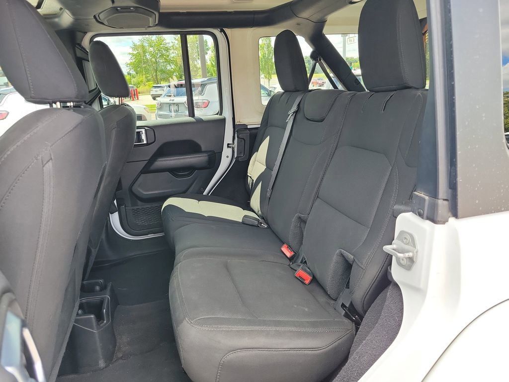 2021 Jeep Wrangler Unlimited Sahara photo 20