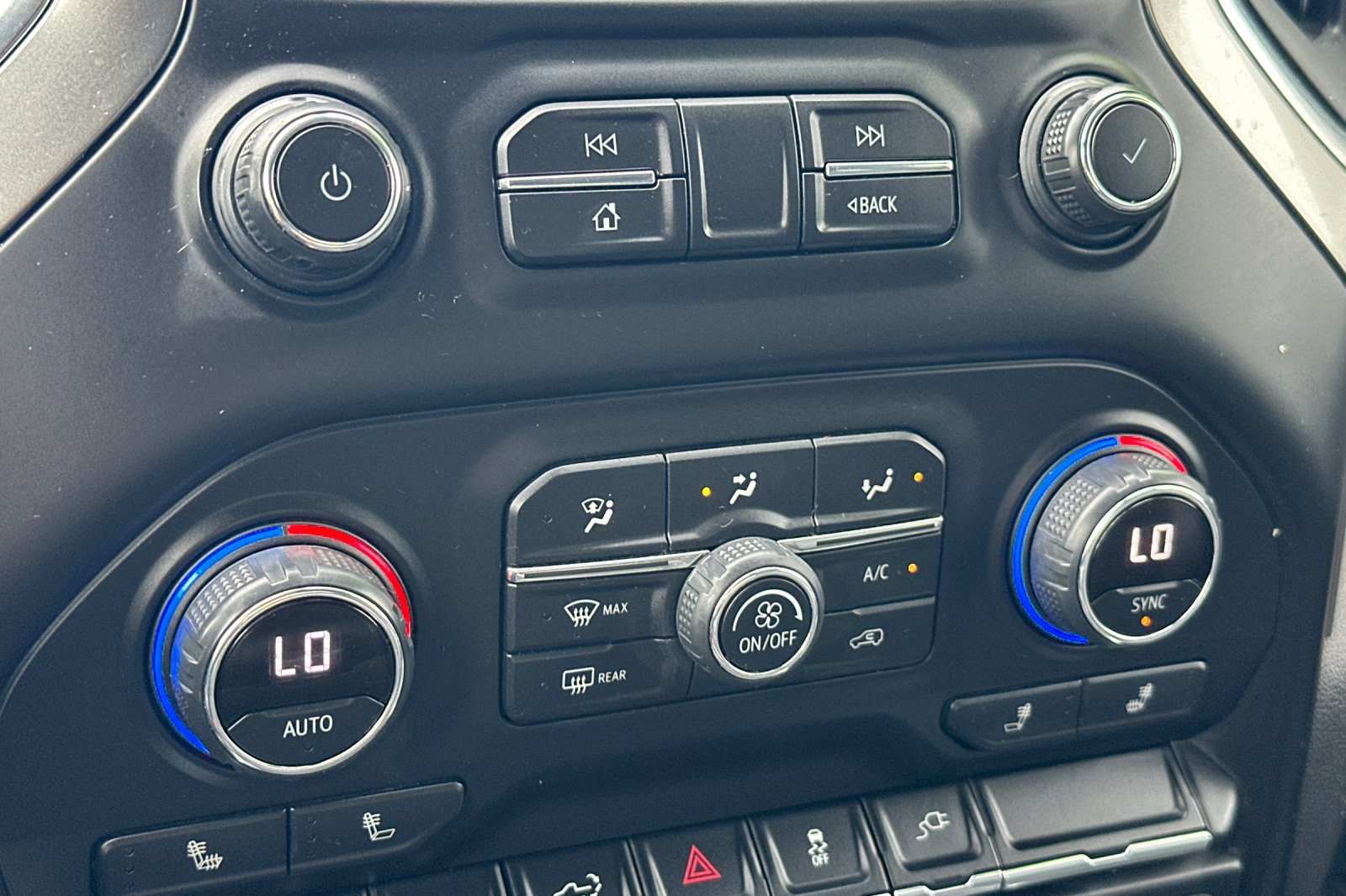 2020 Chevrolet Silverado 1500 RST photo 17