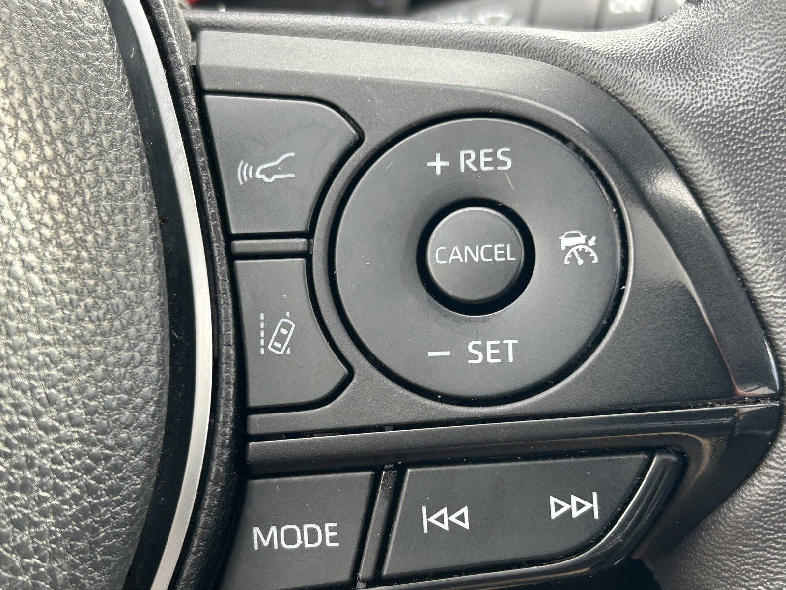2022 Toyota RAV4 XLE Premium photo 25