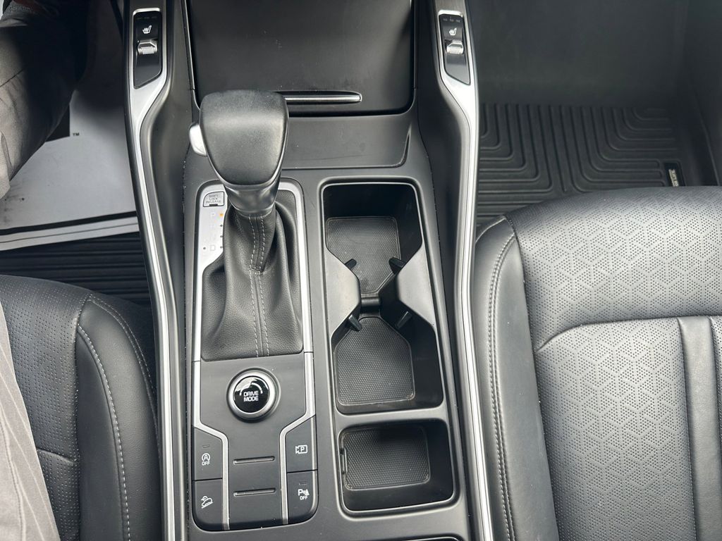 2023 Kia Sorento S photo 17