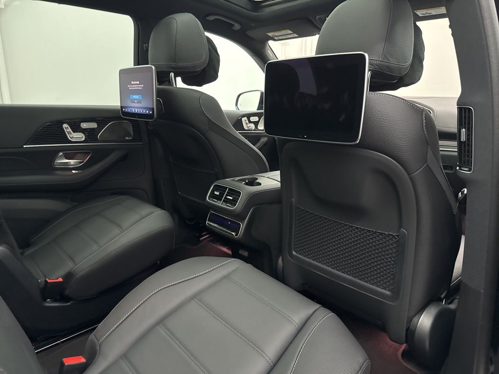 2026 Mercedes Benz GLS 580 4MATIC photo 21