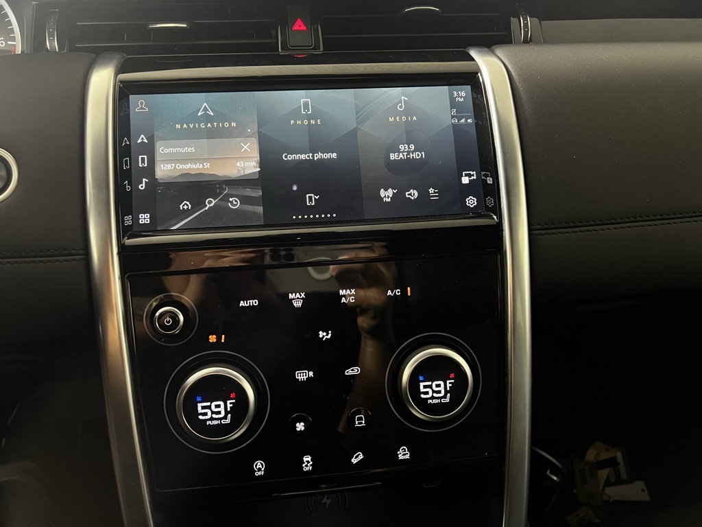 2023 Land Rover Discovery S photo 8