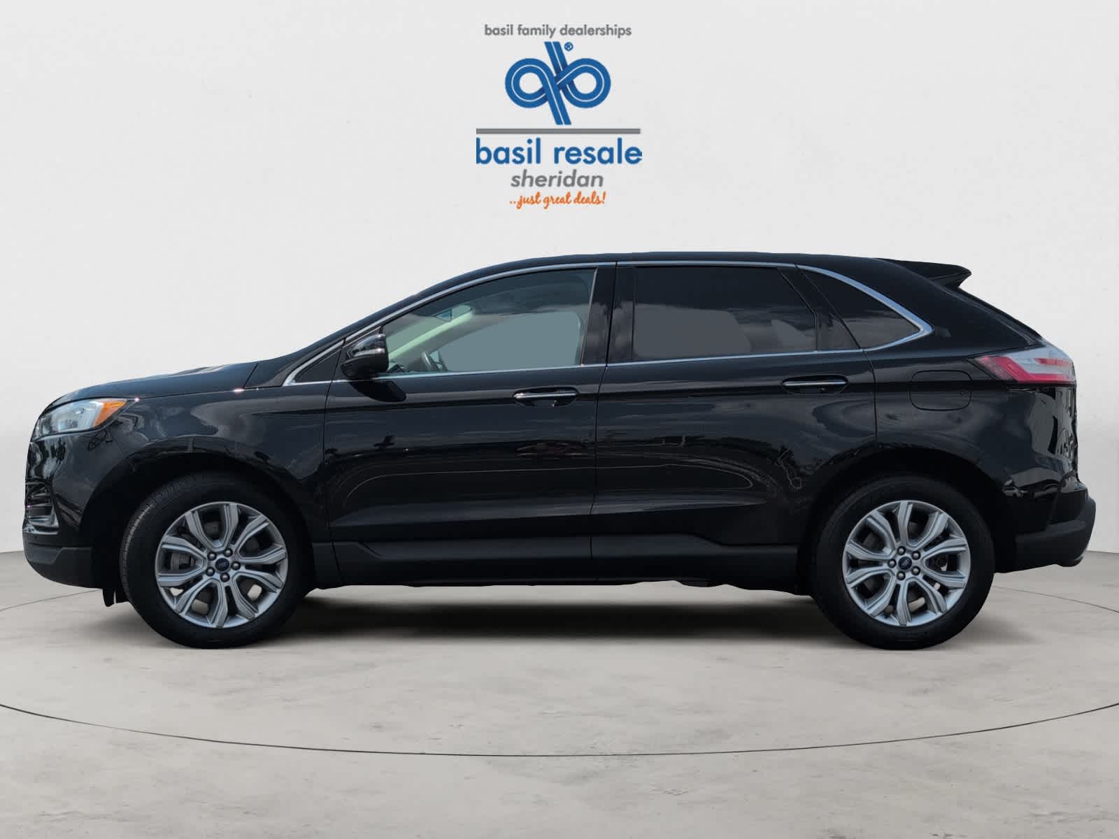 2021 Ford Edge Titanium photo 3