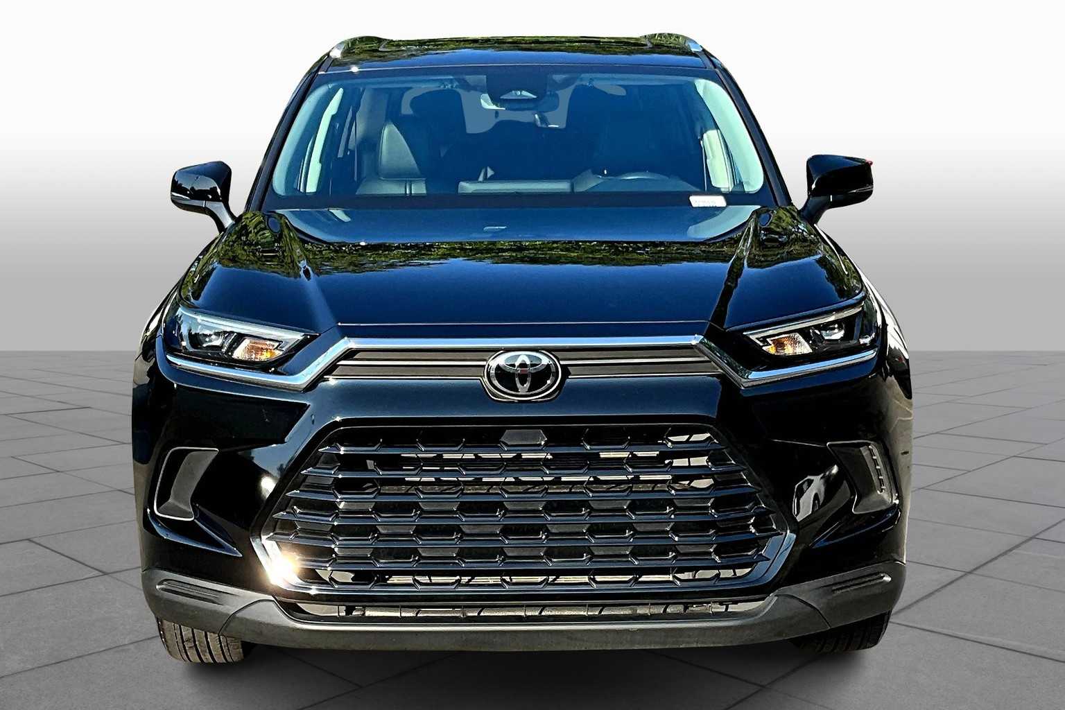 2024 Toyota Grand Highlander XLE AWD photo 2