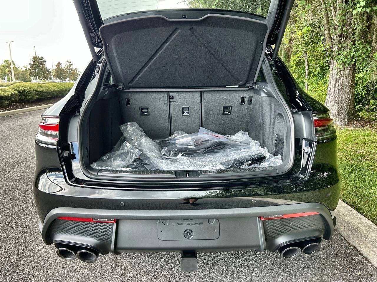 2026 Porsche Macan Base photo 27